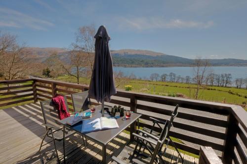 Erkély/terasz, Appin Holiday Homes - Lodges, Shepherds Hut and Train Carriage stays in Port Appin