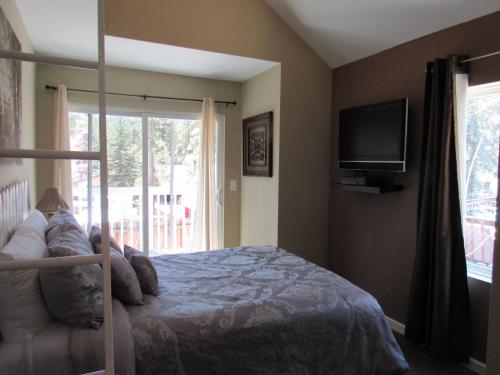 Two-Bedroom House image 6