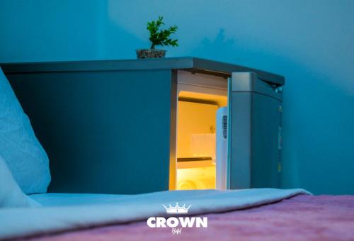 Crown Home - image 2