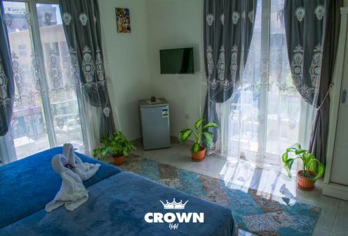 Crown Home - image 7