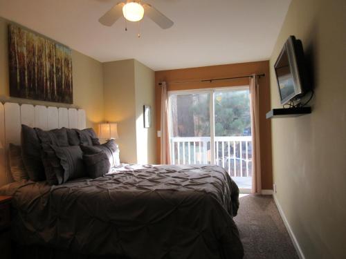 Two-Bedroom House image 5