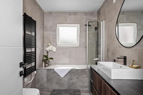 Three-Bedroom Holiday Home  image 8