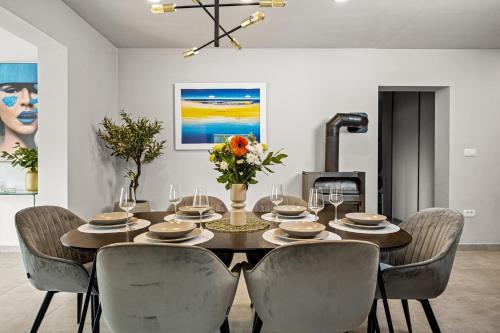 Three-Bedroom Holiday Home  image 4
