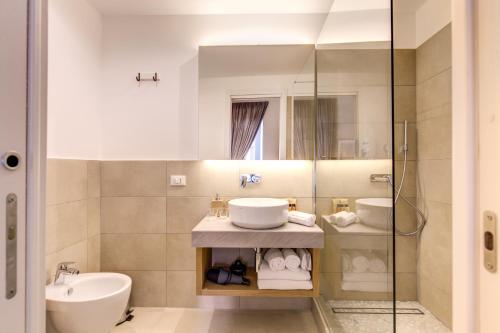 Deluxe Double Room image 1