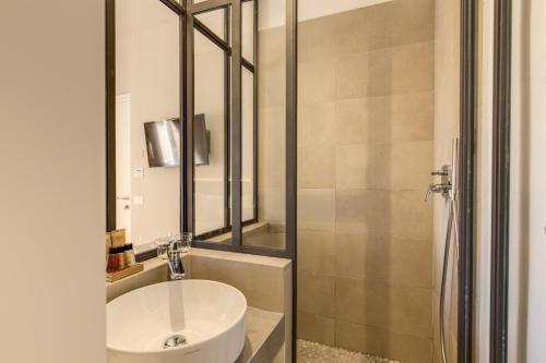 Deluxe Double Room image 3