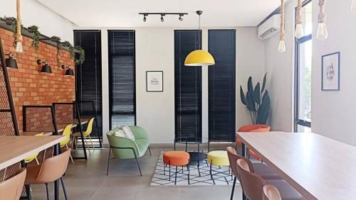 Équipements,  avec 1&nbsp;chambre(s) de 5.1&nbsp;m² et 1&nbsp;salle(s) de bains privée(s) à Cikupa ( KOSTAYCATION FRONT OF KAMPUS ESA UNGGUL TANGERANG) in Tangerang