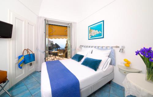 Superior Double Room with Sea View image 4