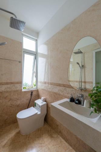 room detail thumbnail 2