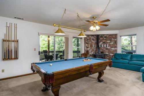 Miner's Claim - Home with 2 Decks & Pool - Greeley Hill, CA