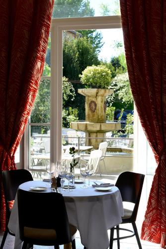 Grand Hôtel Henri - Hôtel Restaurant by null