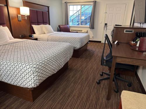 2 queen beds