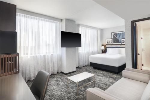 DoubleTree by Hilton Long Island City New York - image 8