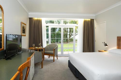 Executive Junior King Suite
