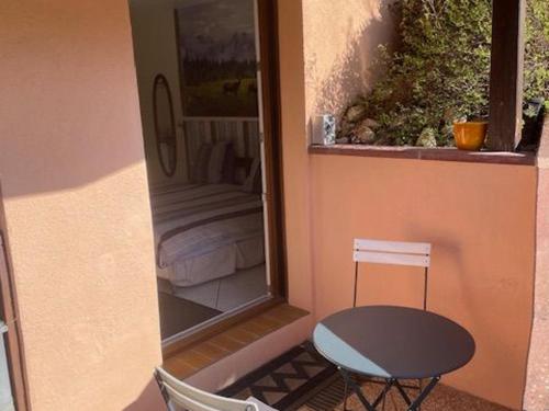 Chambre spacieuse avec salle d'eau privative à Wisembach - FR-1-589-810