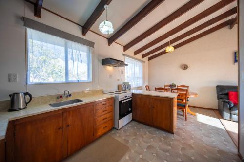 Exterior view, Cosy Crib - Te Anau Holiday Home in Te Anau