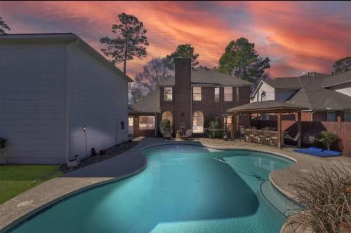 Luxurious Tomball Getaway