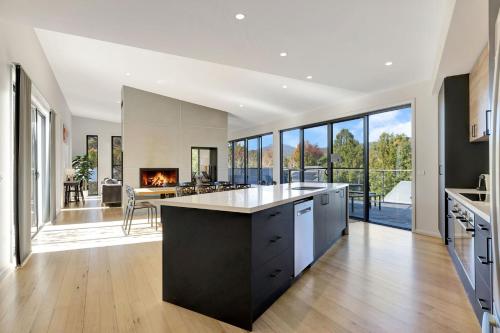 Mountain Mist Retreat - 5 Bedrooms