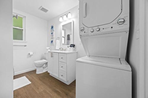 Experience the Unique Re-Nu Shipping Container #2 in Louisville, USA