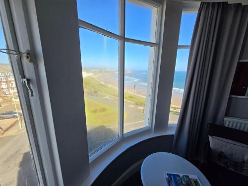 Family Room with Sea View image 4