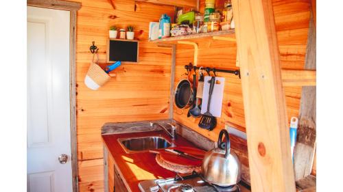 Konyha, Saddle Country Escape by Tiny Away in Broadford