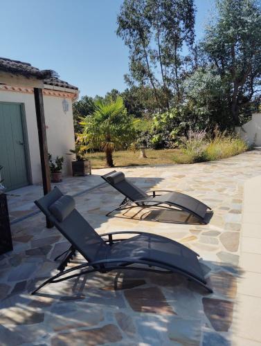 La Fontaine du Pas, dans Villa, 2 chambres Piscine privée (La Fontaine du Pas, dans Villa, 2 chambres Piscine privee) in Lamothe-Landerron