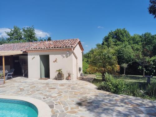 La Fontaine du Pas, dans Villa, 2 chambres Piscine privée (La Fontaine du Pas, dans Villa, 2 chambres Piscine privee) in Lamothe-Landerron