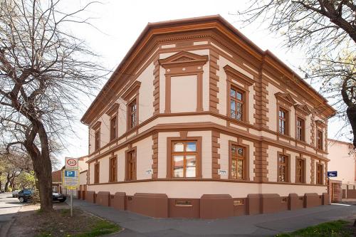 Entrance, Csanabella House in Szeged