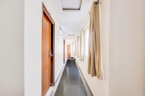 Lobby, Super Townhouse Dwarka Nagar Near Ramatalkies in Dwaraka Nagar