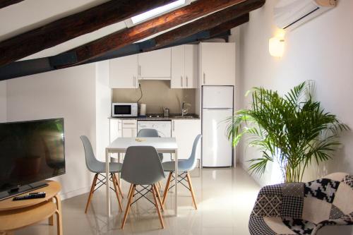 Apartment in Malasaña - image 4