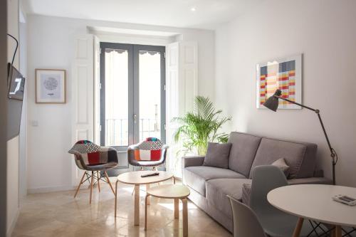 Two-Bedroom Apartment with Balcony room in Apartment in Malasaña