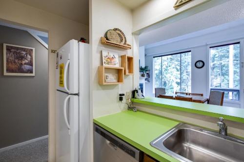 Condo #38 - Wi-Fi - Fireplace - Sleeps 6, Глейшер (фото 7)