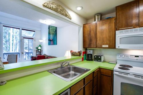 Condo #38 - Wi-Fi - Fireplace - Sleeps 6, Глейшер (фото 8)