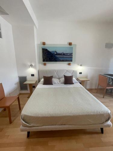 One-Bedroom Apartment image 3