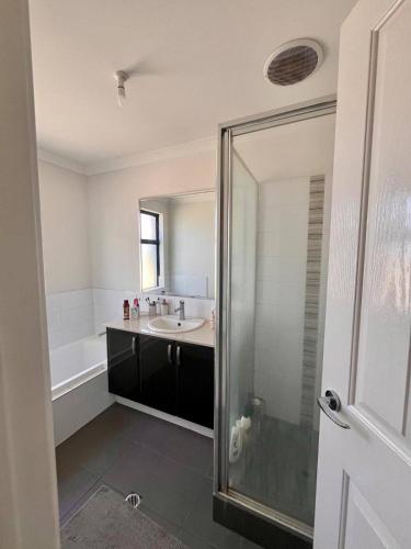 Rooms in Quiet House in Bedford - Victoria Park