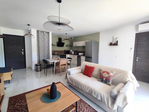 Konyha, Les jardins de Piale "Le PIALI"- bel appartement neuf, cosy en rez-de-jardin sur les hauteurs de Bon in Bonifacio