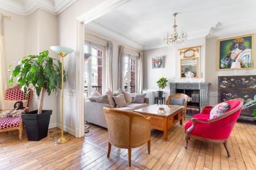 Spacious 3 bedrooms apartement 135 m & privative parking