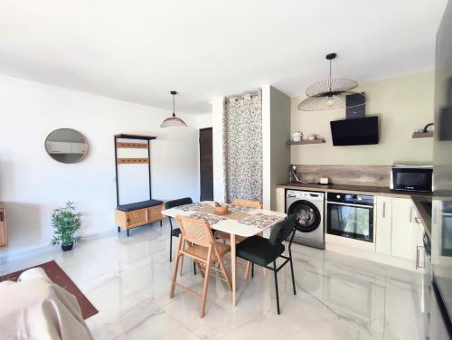 Les jardins de Piale "Le PIALI"- bel appartement neuf, cosy en rez-de-jardin sur les hauteurs de Bon in Bonifacio