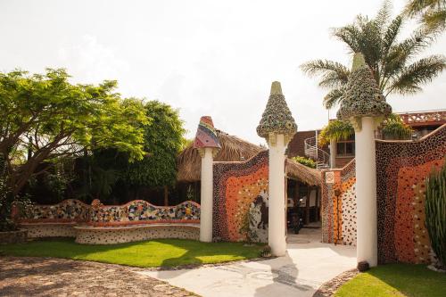 Paradise Hotel Boutique & Lounge