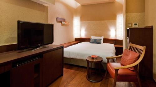 Single Room with Shared Bathroom