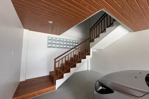 Exterior view, Serenity Suites in San Rafael