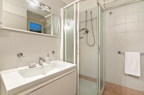 Apartment image 10
