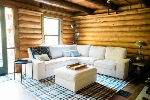 Snowline Cabin 87 - Starlink - Sauna - Sleeps 8 01
