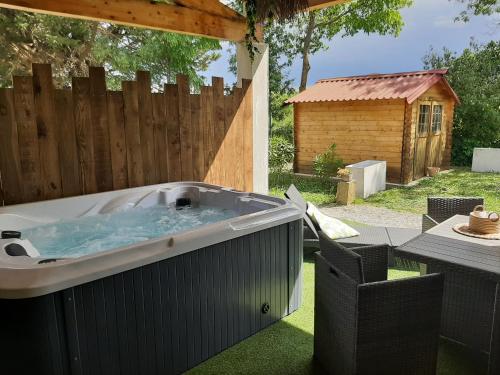 Spa, La Villa Claudia Jardin et Spa in Pennautier