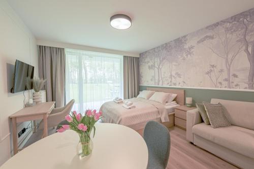 1 queen bed, 1 sofa bed