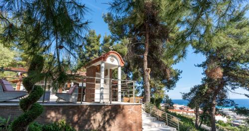 הסביבה הקרובה, Rahoni Cronwell Hotel by Diomedes Group in כלקידיקי