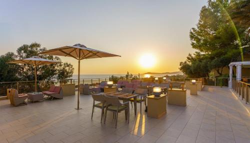 בר/טרקלין, Rahoni Cronwell Hotel by Diomedes Group in כלקידיקי