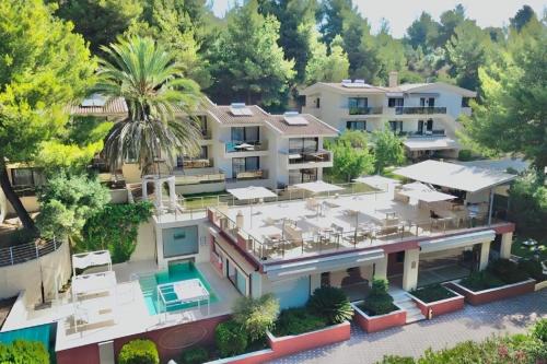 נוף חוץ, Rahoni Cronwell Hotel by Diomedes Group in כלקידיקי