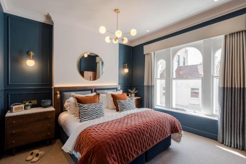 The Clifton Residence I 5 Bed House