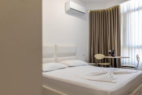 Double Room image 7