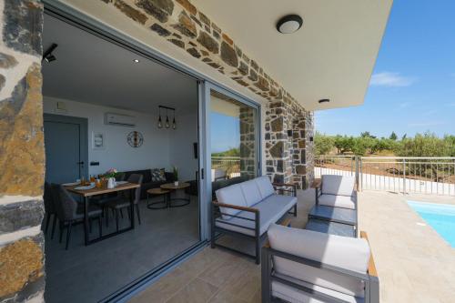 Chryselia Suites- Private Pool in Viannos